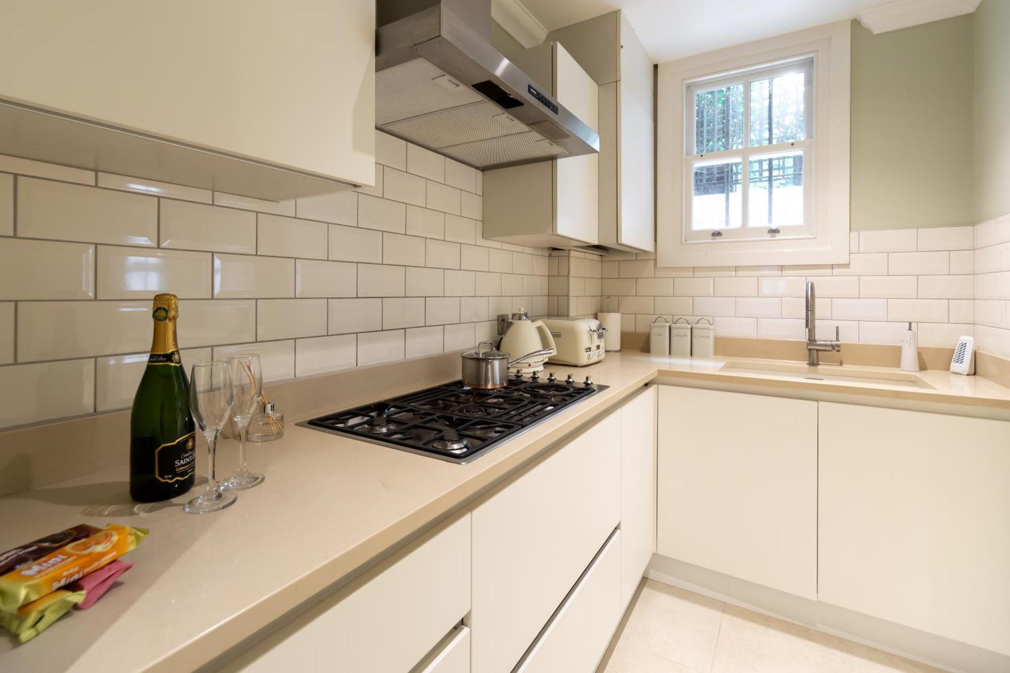 Luxury 3bd 3bth Knightsbridge, South Kensington Apartment