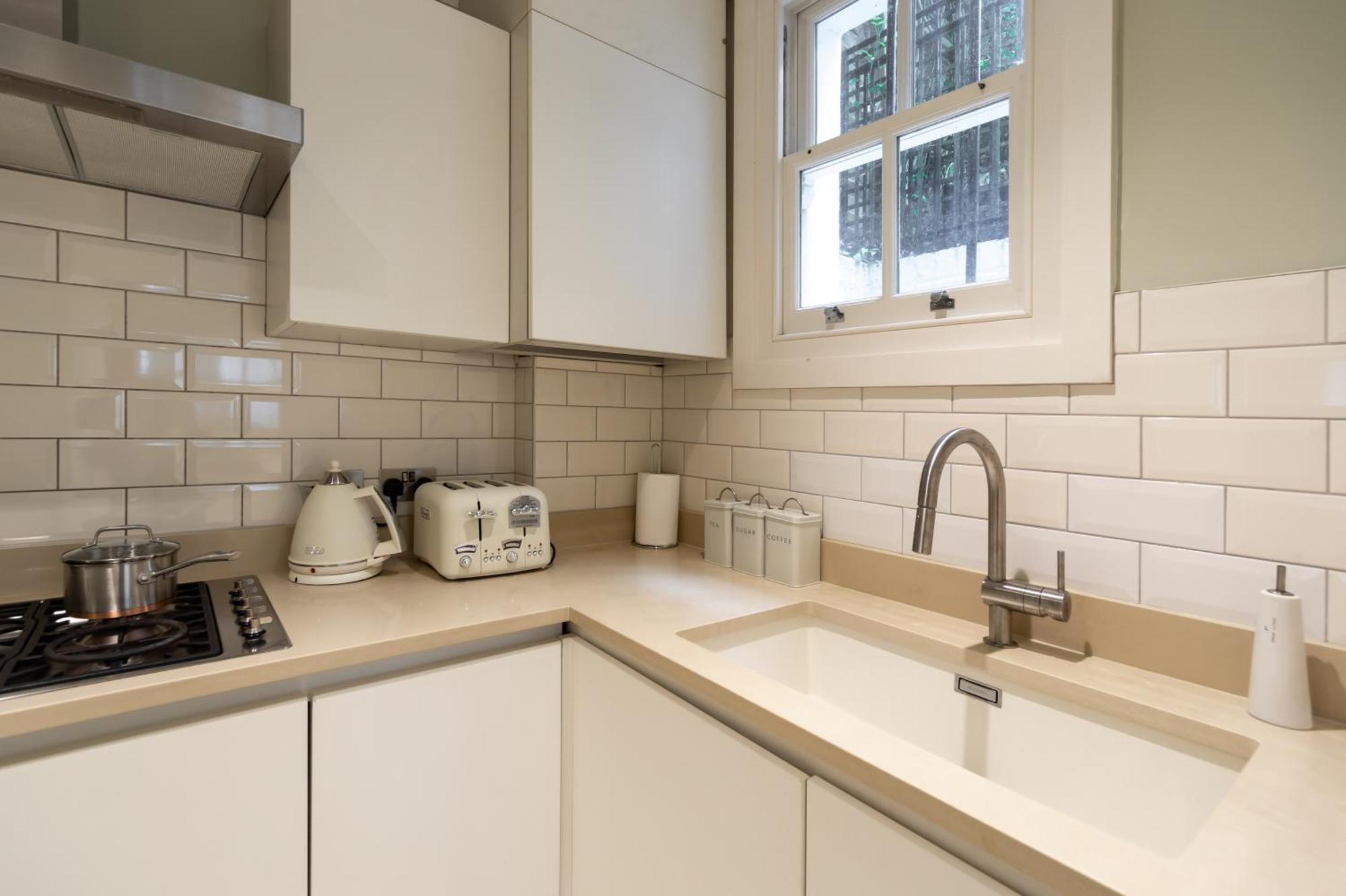 Luxury 3bd 3bth Knightsbridge, South Kensington Apartment London