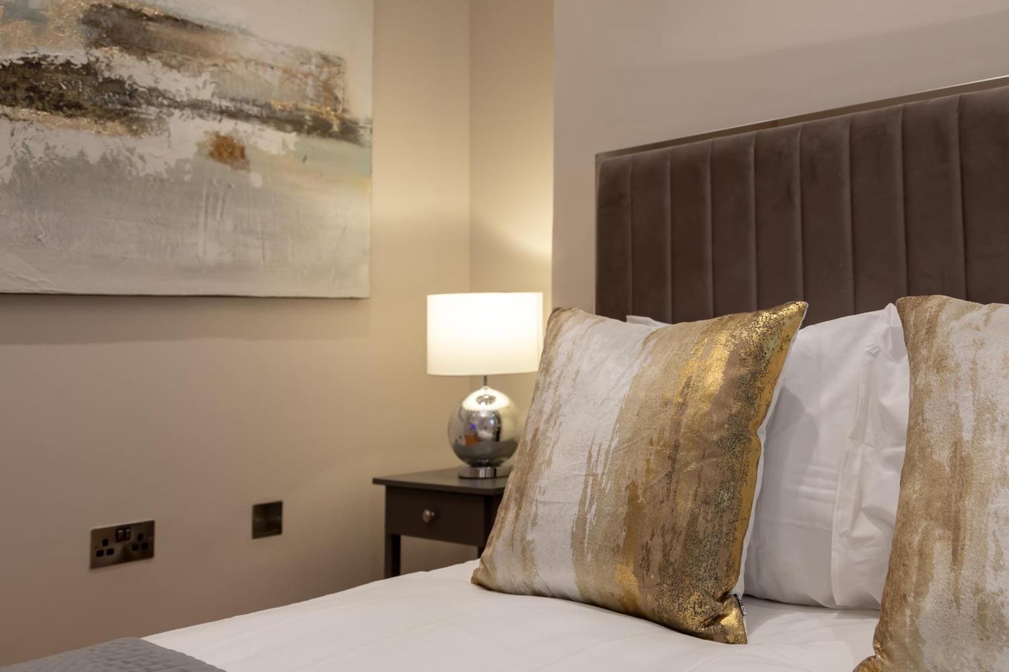 Luxury 3bd 3bth Knightsbridge, South Kensington Apartment