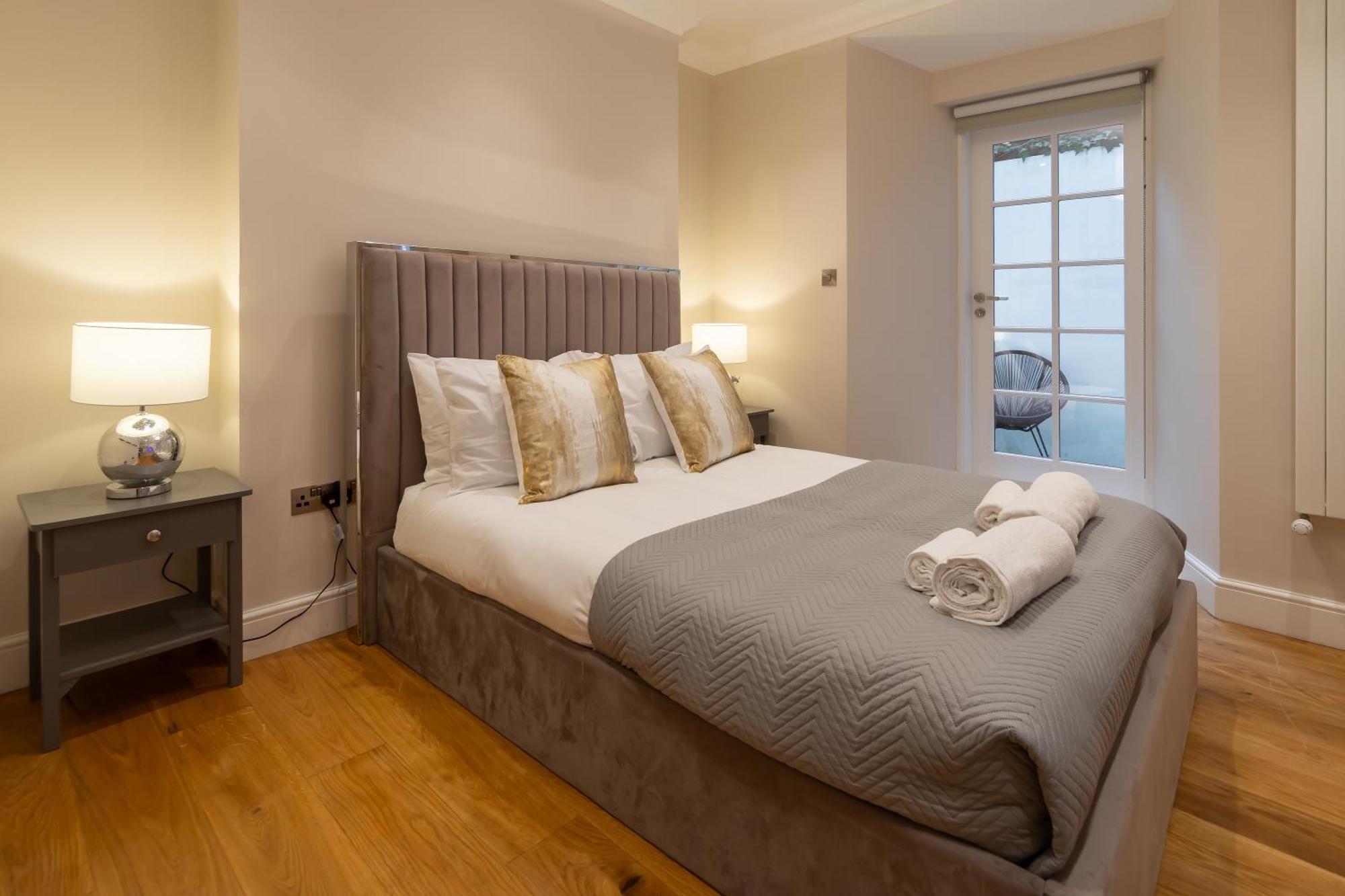 Luxury 3bd 3bth Knightsbridge, South Kensington Apartment London